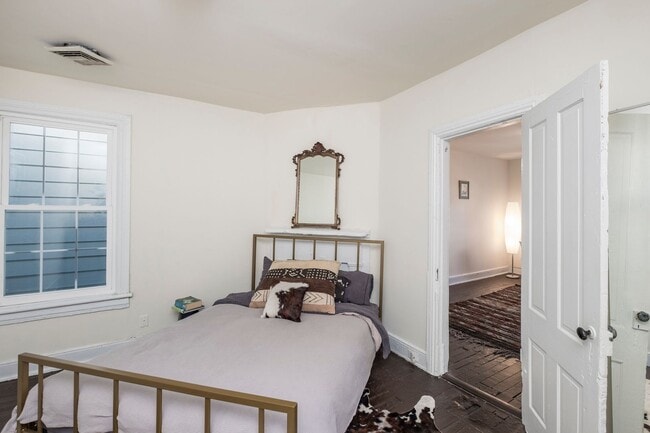 Building Photo - 2 BR/ 2 BA Historic Church Hill Home. Available February 10th!