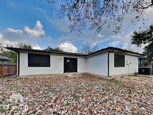 Building Photo - 19931 Bambiwoods Dr