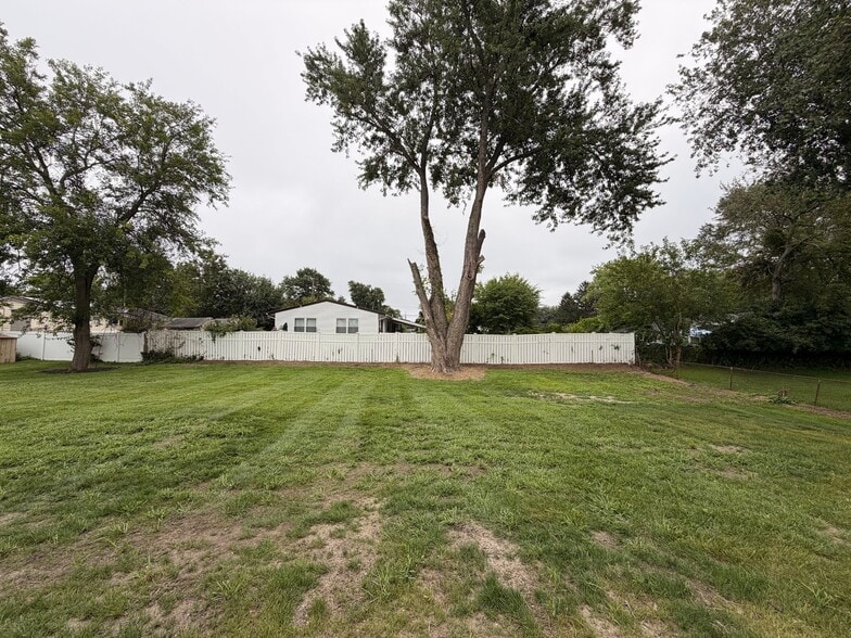 Building Photo - 806 Green Grove Rd