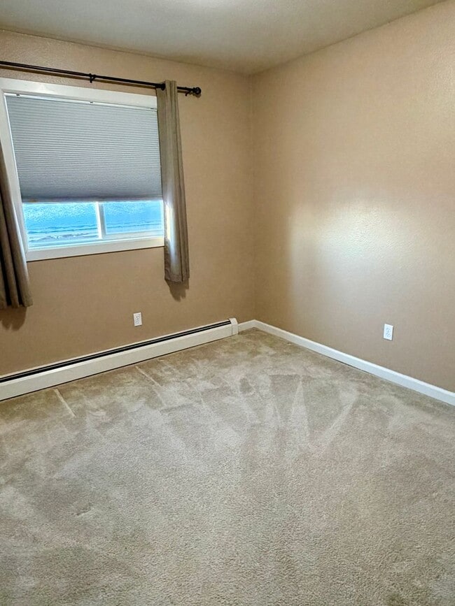 Building Photo - 1250 Balfour Dr