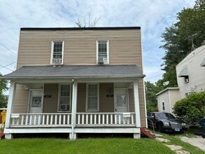 Building Photo - 2BD / 1BA Duplex