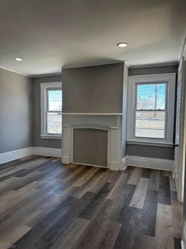 Building Photo - 15 W Emerson Ave