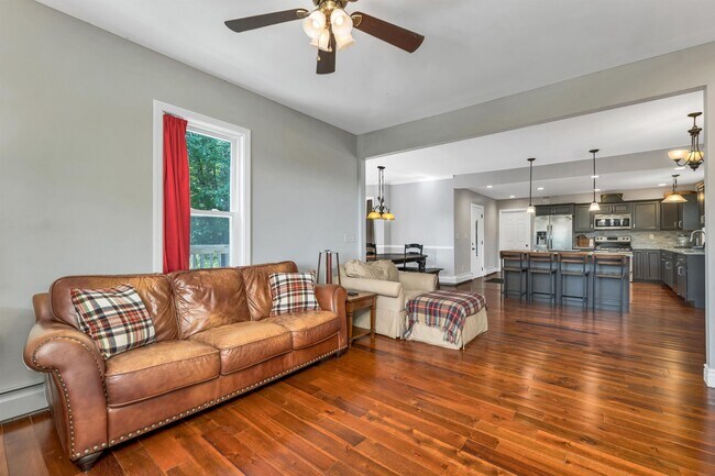 Building Photo - 172 Center St