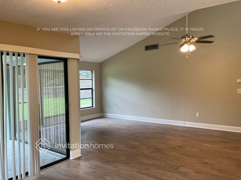 Building Photo - 15642 Bear Creek Dr