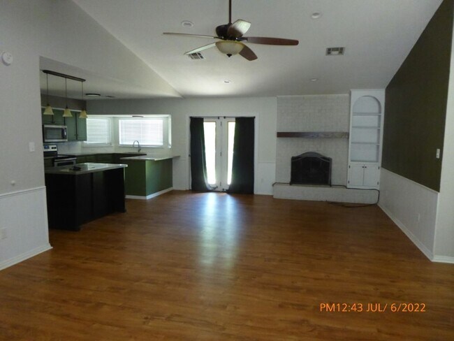 Building Photo - 2315 NE Village Dr