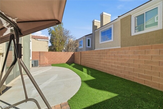 Building Photo - 972 Prestwick St