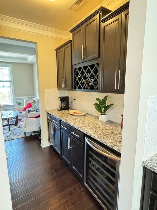 Building Photo - Sought-After Skybrook Community