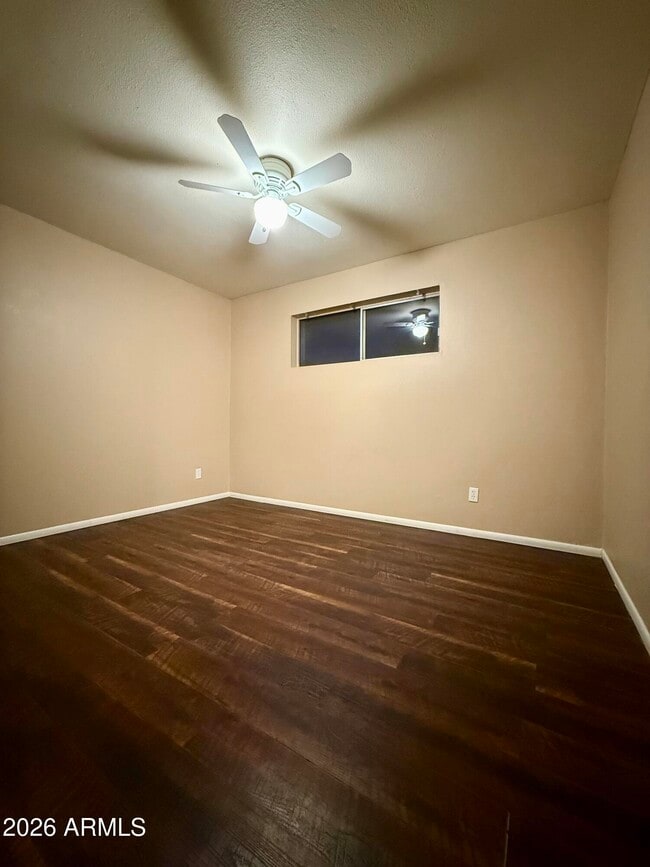 Building Photo - 825 E 5th St