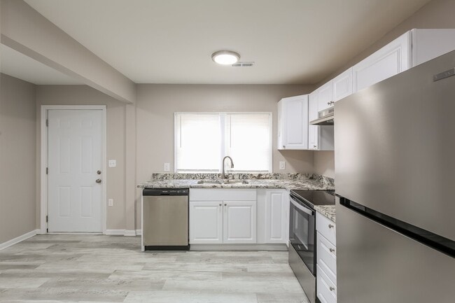 Building Photo - 614 S Depot St