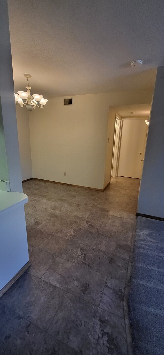 Building Photo - 505 Oppenheimer Dr