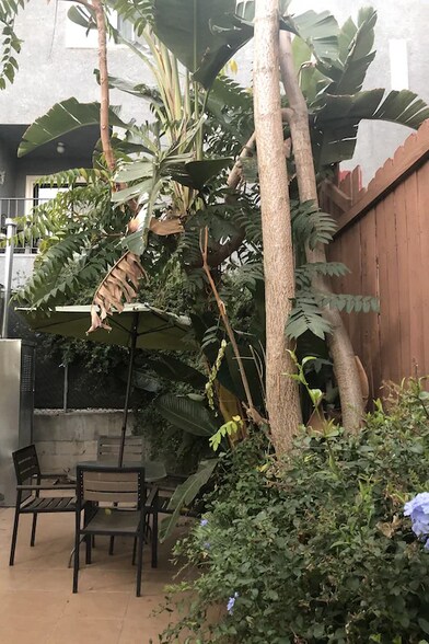 Building Photo - 245 W Elm Ave