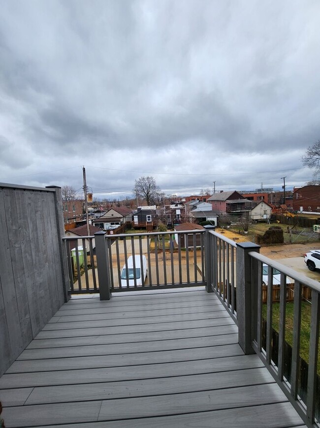 Building Photo - Newly Renovated One Bedroom Available