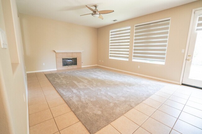 Building Photo - 4 Bedroom Home for Rent in Camarillo!