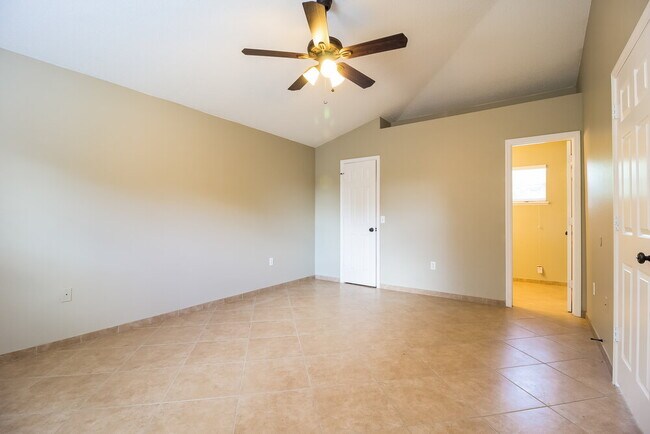 Building Photo - 272 Regal Downs Cir