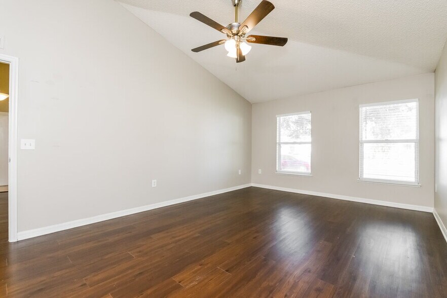 Building Photo - 225 Cranbrook Dr