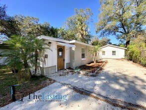 Building Photo - 1722 SE Lambright St
