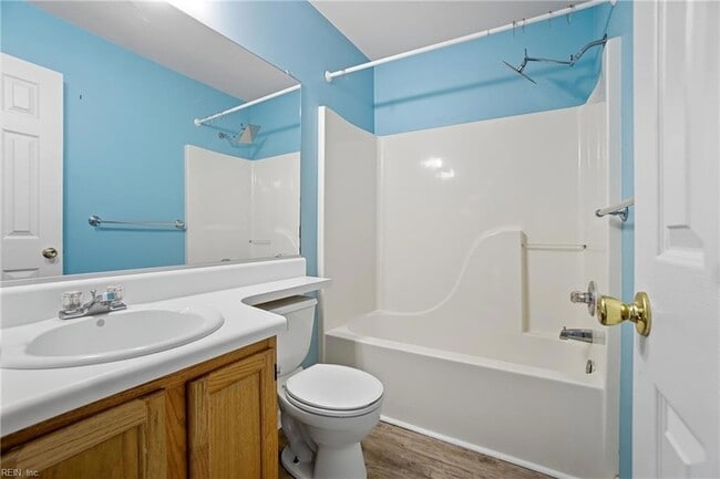 Building Photo - 716 Aylesbury Dr