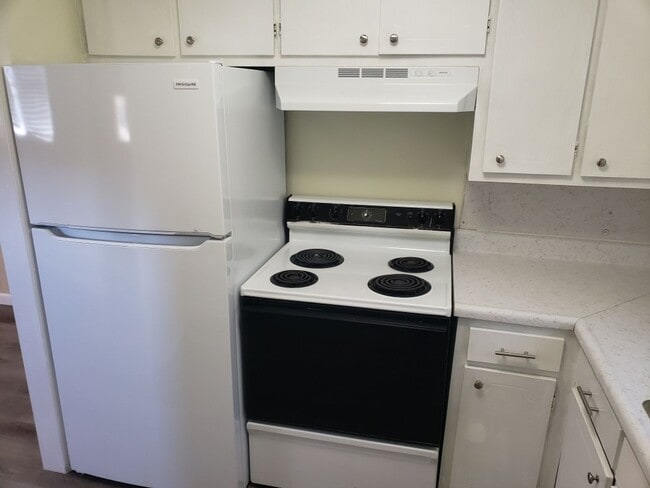 Building Photo - Triplex - 2 Bdrm/1Bath  Kingsport TN