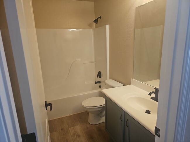 Building Photo - SPACIOUS and beautifully remodeled home! E...