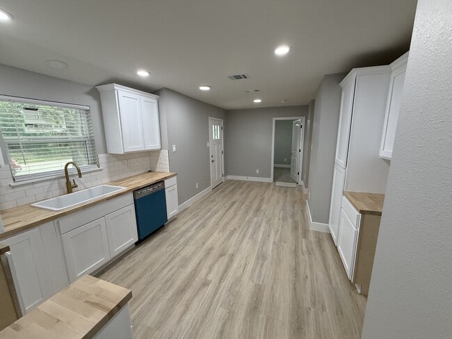 Building Photo - 146 Redrock Dr