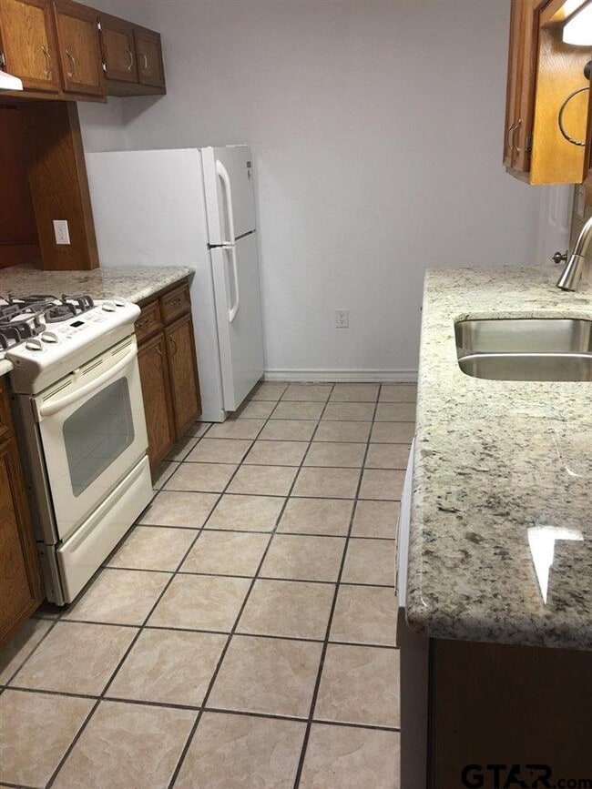 Building Photo - 6020 Plantation Dr