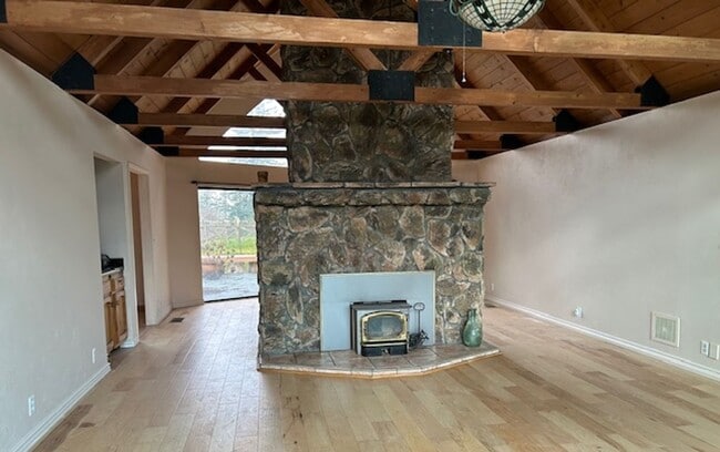 Building Photo - Country Property in Sebastopol