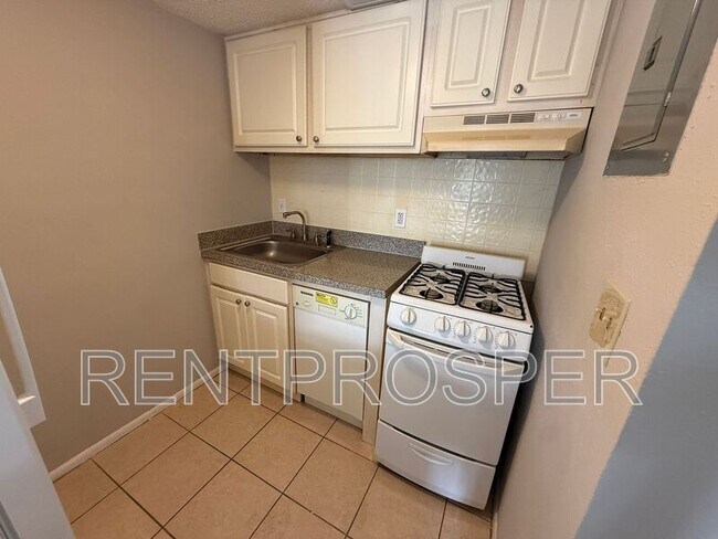 Building Photo - 121 Oyster Bay Cir