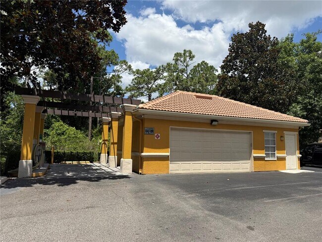 Building Photo - 8801 Villa View Cir