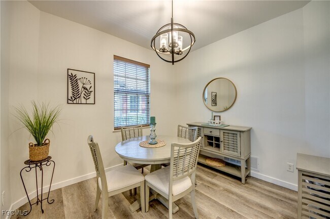 Building Photo - 10519 Diamante Way