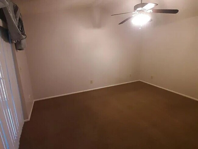 Building Photo - 3/2/2 Brandon House with a split floor plan.