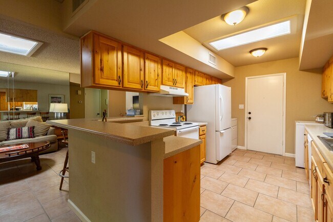 Building Photo - Charming Unfurnished 2-bedroom 2 bath home in Sun Lakes 55 + community!