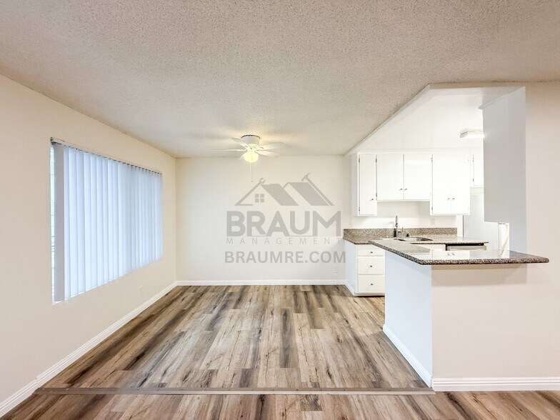 Building Photo - 6039 Whitsett Ave