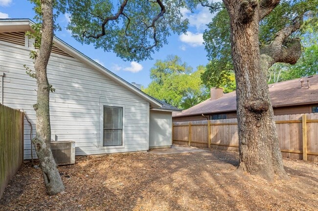 Building Photo - 2518 Howellwood Way