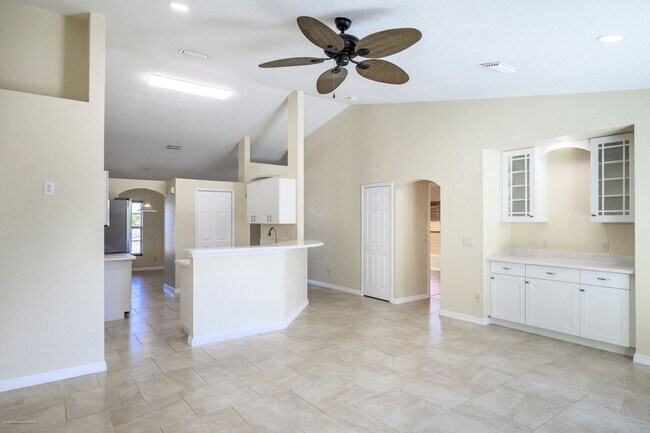 Building Photo - PRICE DROP!! ANNUAL UNFURNISHED HOME IN PUNTA GORDA
