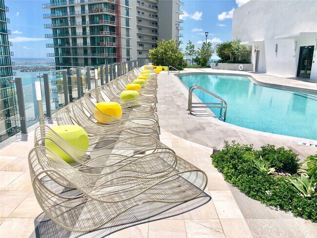 Building Photo - 501 NE 31st St