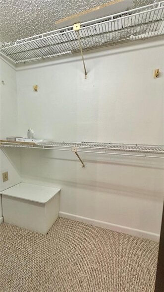 Building Photo - 330 SE 20th Ave