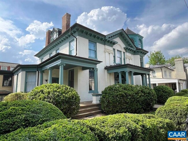 Building Photo - 409 W Park Dr