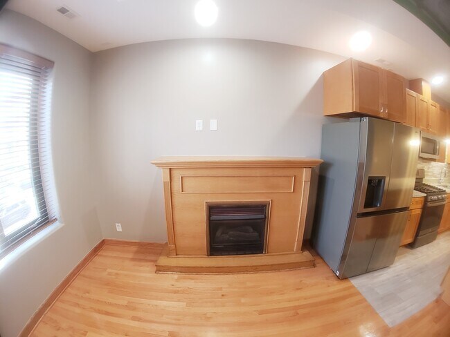 Building Photo - 3114 N Lincoln Ave