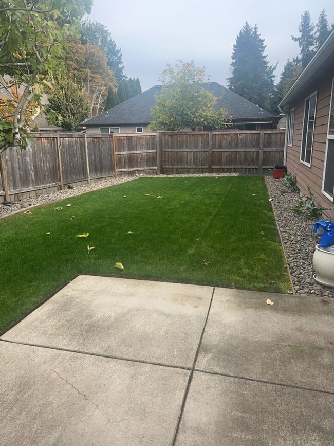 Building Photo - Beautiful Three Bedroom in Keizer