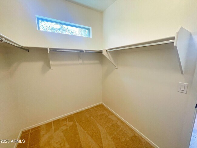 Building Photo - 3507 S Falcon Dr