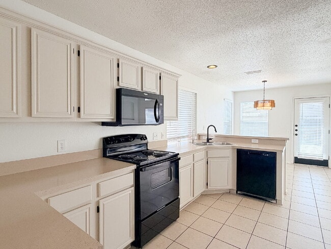 Building Photo - 4-Bedroom, 2.5-Bath, 2 Story Home in Fort Worth!