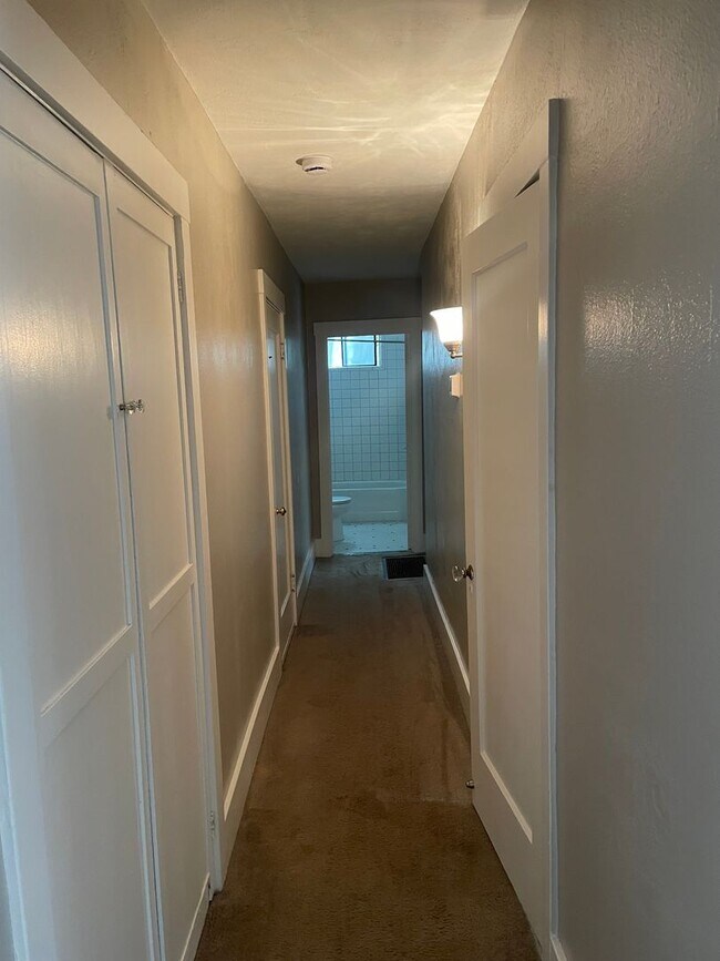 Building Photo - 1 Bedroom 1 Bathroom Duplex in Midtown Sac...