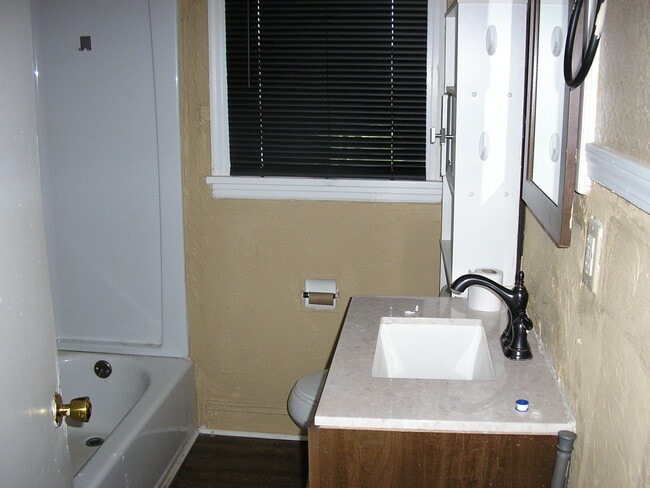 Building Photo - 1540 Virginia Dr