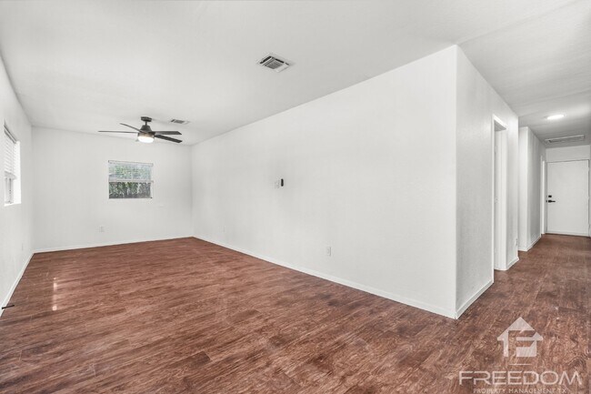 Building Photo - 1824 Katy St