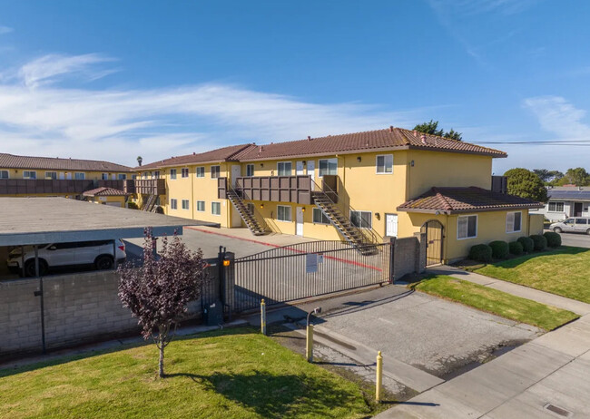 Building Photo - Sea Breeze Apartments