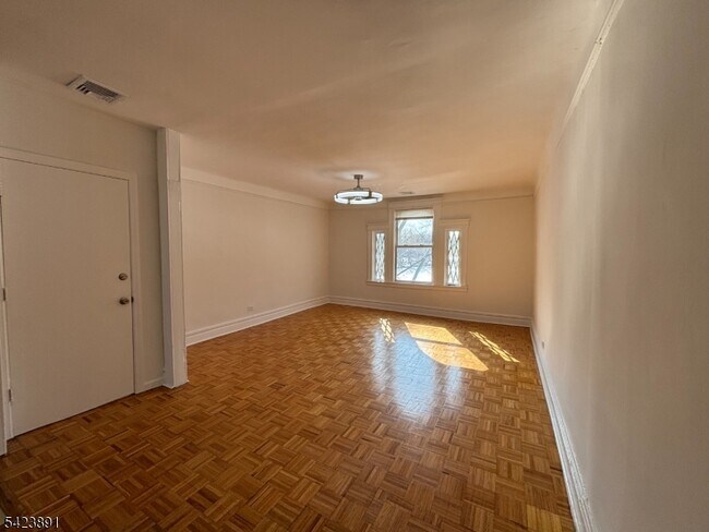 Building Photo - 24 Llewellyn Ave