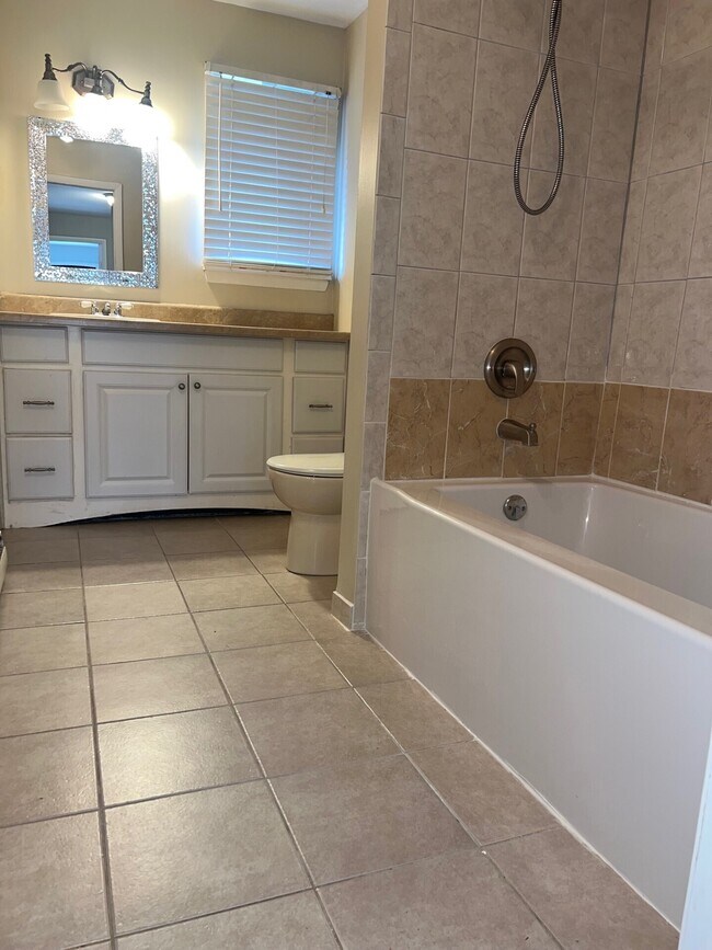 Building Photo - 18 Magnolia Hill Ct