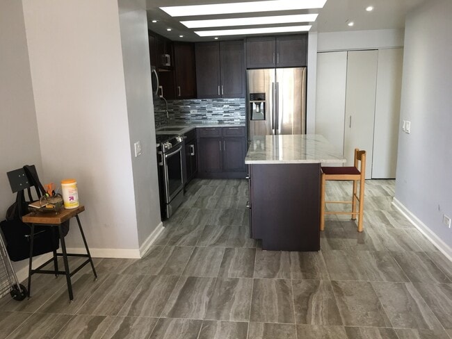 Building Photo - 5320 N Sheridan Rd