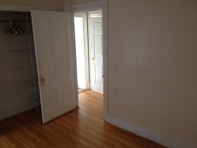 Building Photo - 205 Main St