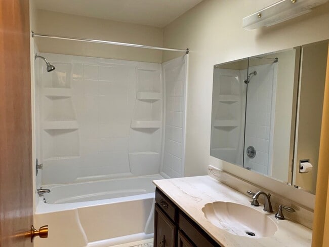 Building Photo - 3 bed 2 bath Monterey Home For Rent
